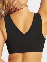 Scalloped edges Deep-v neckline Wireless Bra Black